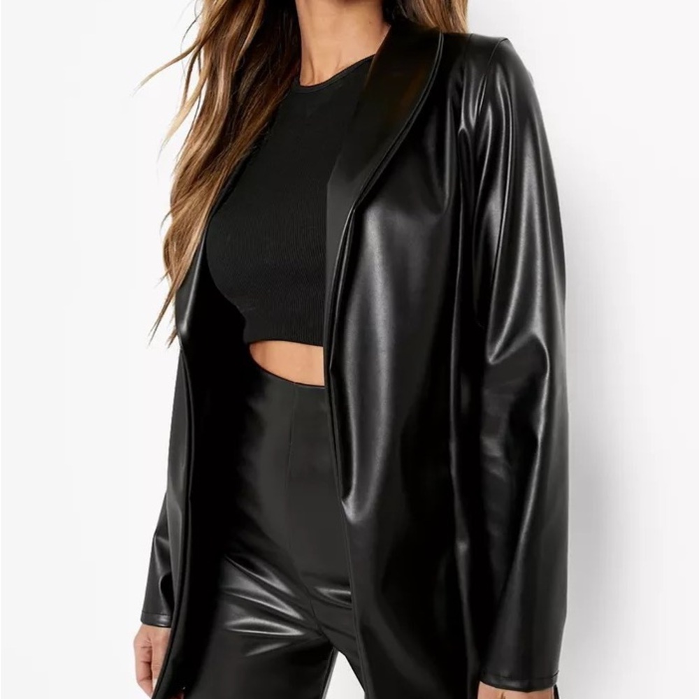 MIX & MATCH FAUX LEATHER FITTED BLAZER
